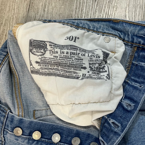 Levi 501 straight leg light wash button fully jeans W31 L30 - Picture 4 of 8
